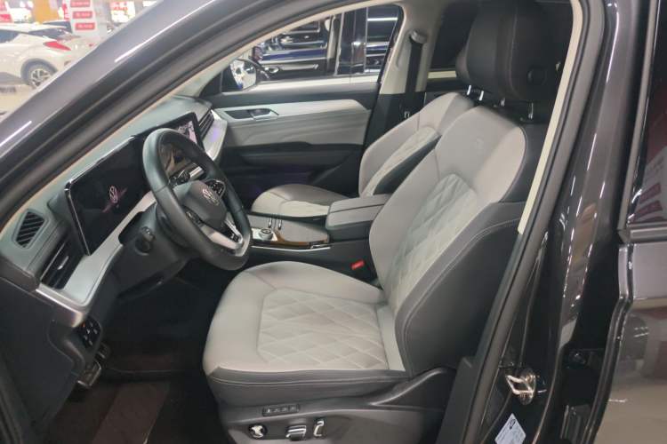 Used Volkswagen Tavendor 2024 380TSI All-Wheel Drive R-Line Cruise Edition Left Front Seat