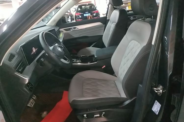 Used Volkswagen Tavendor 2024 380TSI All-Wheel Drive R-Line Cruise Edition Left Front Seat