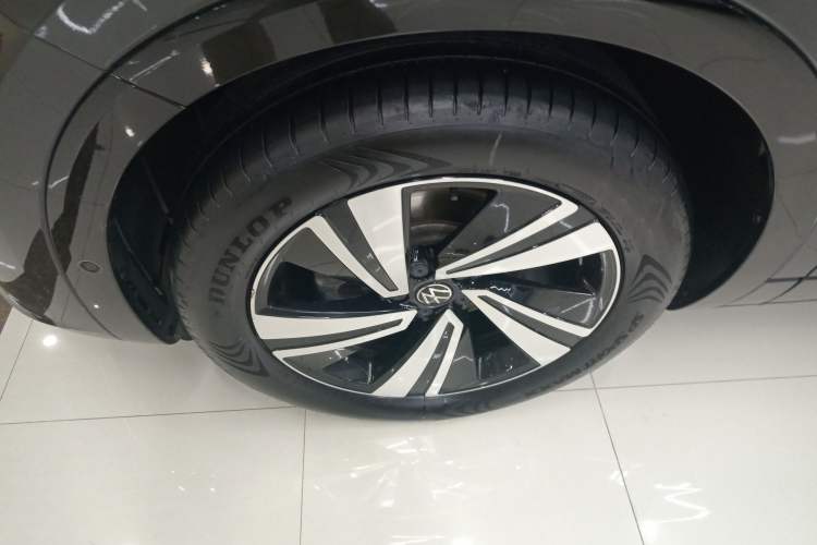 Used Volkswagen Tavendor 2024 380TSI All-Wheel Drive R-Line Cruise Edition Left Front Wheel Hub