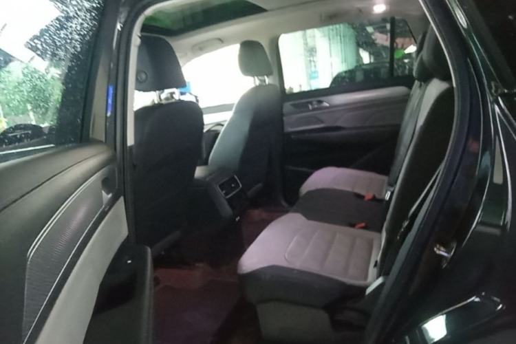 Used Volkswagen Tavendor 2024 330TSI Luxury Touring Edition Left Rear Seat