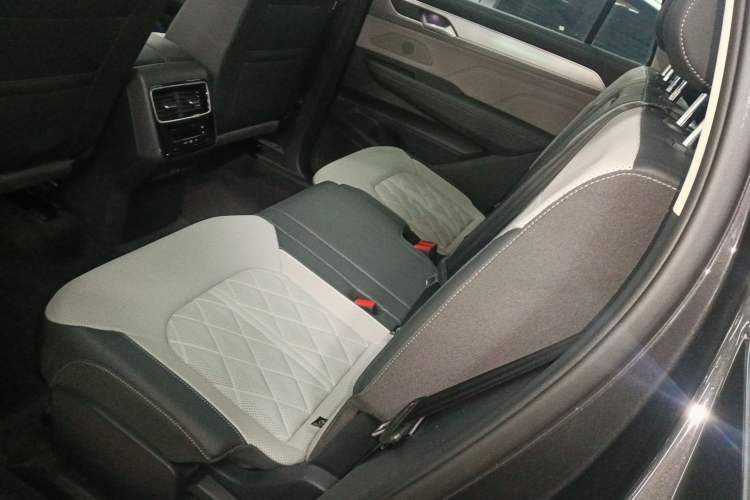 Used Volkswagen Tavendor 2024 380TSI All-Wheel Drive R-Line Cruise Edition Left Rear Seat