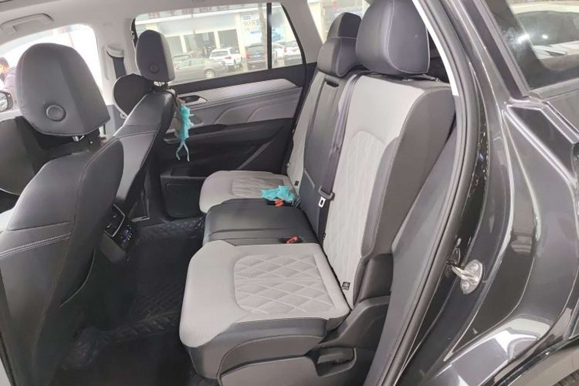Used Volkswagen Tavendor 2024 380TSI All-Wheel Drive R-Line Cruise Edition Left Rear Seat