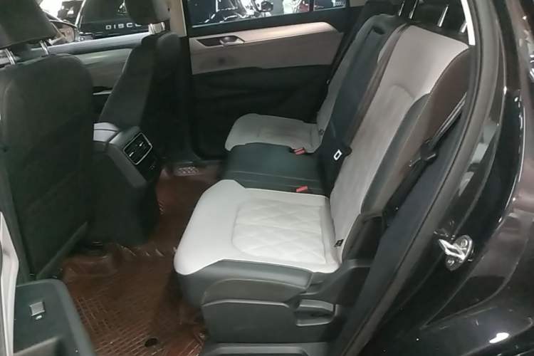 Used Volkswagen Tavendor 2024 380TSI All-Wheel Drive R-Line Cruise Edition Left Rear Seat