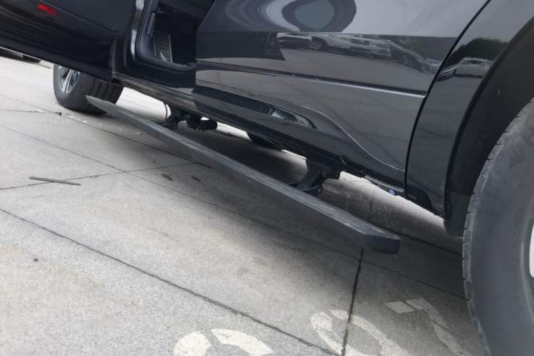Used Volkswagen Tavendor 2024 380TSI All-Wheel Drive R-Line Cruise Edition Left Side Sill