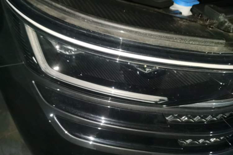 Used Volkswagen Tavendor 2024 380TSI All-Wheel-Drive R-Line Journey Shared Enjoyment Model Right Front Headlight