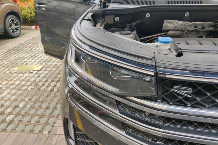 Used Volkswagen Tavendor 2024 380TSI All-Wheel-Drive R-Line Cruise Premium Edition Right Front Headlight