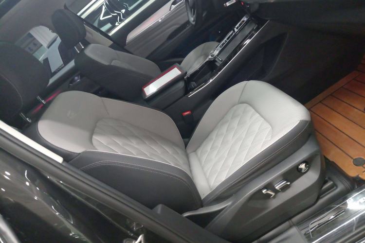 Used Volkswagen Tavendor 2024 380TSI All-Wheel Drive R-Line Cruise Edition Right Front Seat