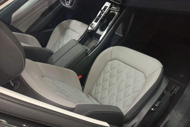 Used Volkswagen Tavendor 2024 380TSI All-Wheel Drive R-Line Cruise Edition Right Front Seat