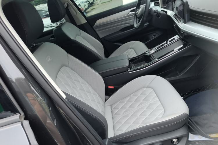 Used Volkswagen Tavendor 2024 380TSI All-Wheel Drive R-Line Cruise Edition Right Front Seat