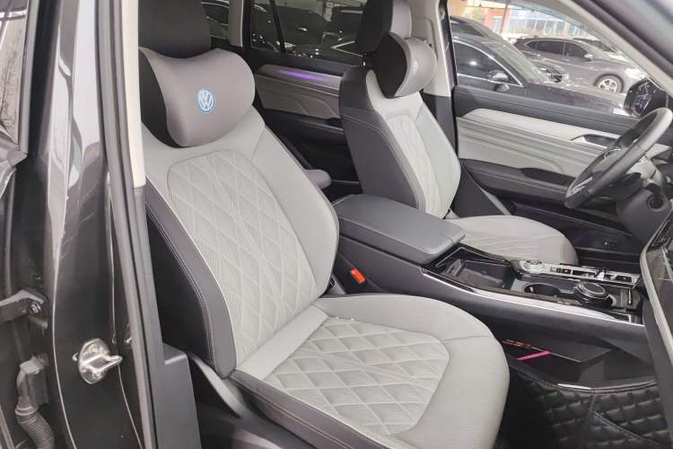 Used Volkswagen Tavendor 2024 380TSI All-Wheel Drive R-Line Cruise Edition Right Front Seat