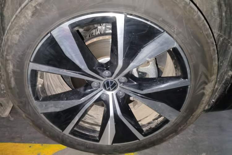 Used Volkswagen Tavendor 2024 380TSI All-Wheel-Drive R-Line Journey Shared Enjoyment Model Right Front Wheel Hub