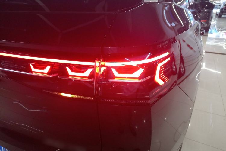 Used Volkswagen Tavendor 2024 380TSI All-Wheel Drive R-Line Cruise Edition Right Rear Taillight