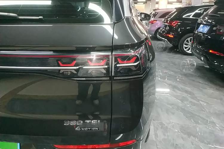 Used Volkswagen Tavendor 2024 380TSI All-Wheel Drive R-Line Cruise Edition Right Rear Taillight