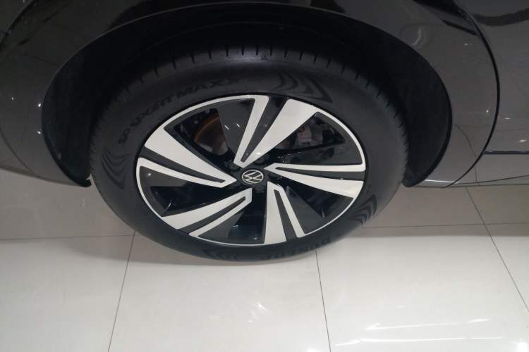 Used Volkswagen Tavendor 2024 380TSI All-Wheel Drive R-Line Cruise Edition Right Rear Wheel Hub