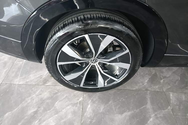 Used Volkswagen Tavendor 2024 380TSI All-Wheel-Drive R-Line Journey Shared Enjoyment Model Right Rear Wheel Hub