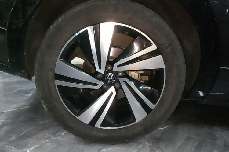 Used Volkswagen Tavendor 2024 380TSI All-Wheel Drive R-Line Cruise Edition Right Rear Wheel Hub