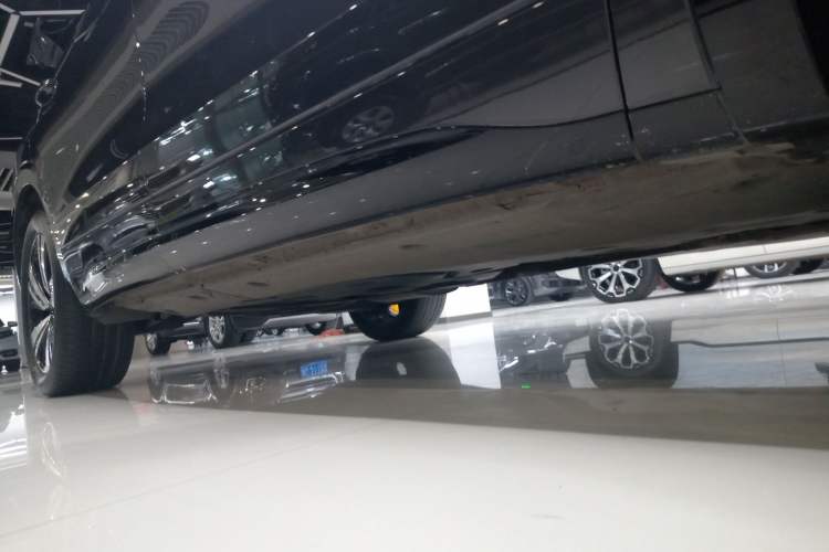 Used Volkswagen Tavendor 2024 380TSI All-Wheel Drive R-Line Cruise Edition Right Side Sill