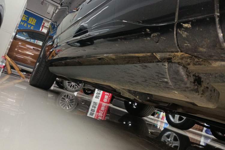 Used Volkswagen Tavendor 2024 380TSI All-Wheel Drive R-Line Cruise Edition Right Side Sill
