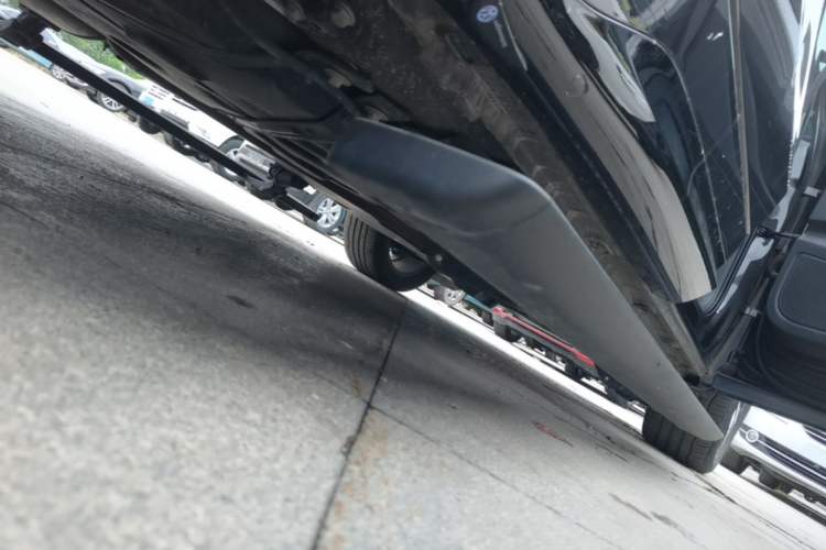 Used Volkswagen Tavendor 2024 380TSI All-Wheel Drive R-Line Cruise Edition Right Side Sill