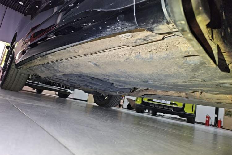 Used Volkswagen Tavendor 2024 380TSI All-Wheel-Drive R-Line Cruise Premium Edition Right Side Sill