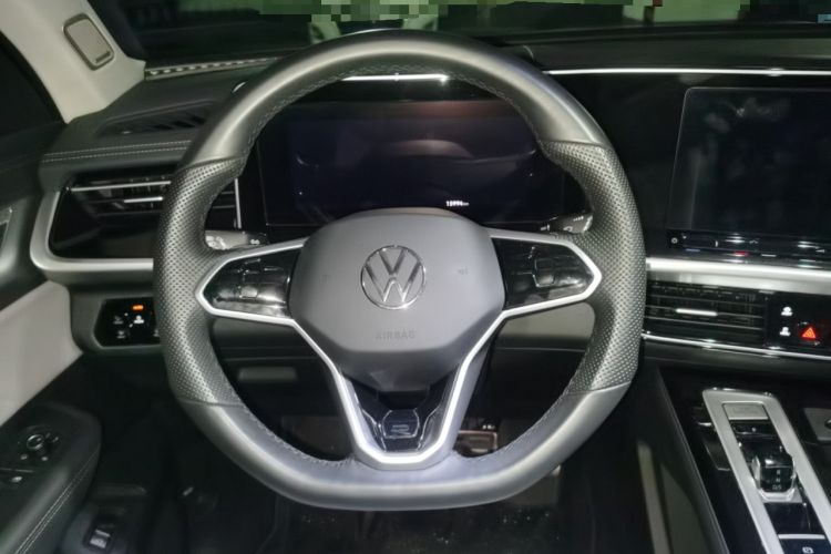 Used Volkswagen Tavendor 2024 380TSI All-Wheel-Drive R-Line Journey Shared Enjoyment Model Steering Wheel