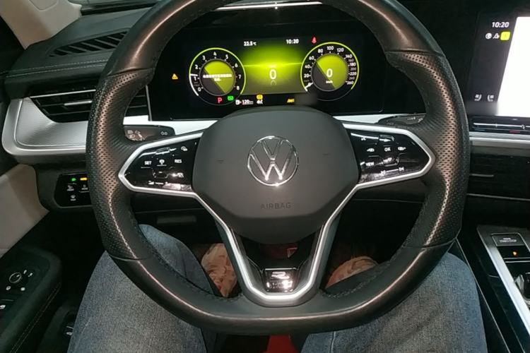 Used Volkswagen Tavendor 2024 380TSI All-Wheel Drive R-Line Cruise Edition Steering Wheel