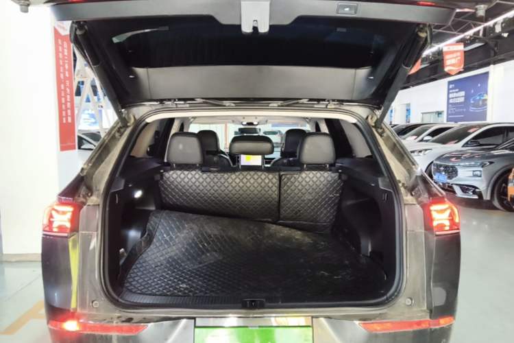 Used Volkswagen Tavendor 2024 380TSI All-Wheel Drive R-Line Cruise Edition Trunk