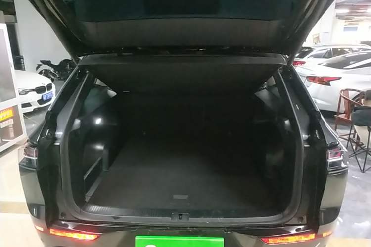 Used Volkswagen Tavendor 2024 380TSI All-Wheel Drive R-Line Cruise Edition Trunk