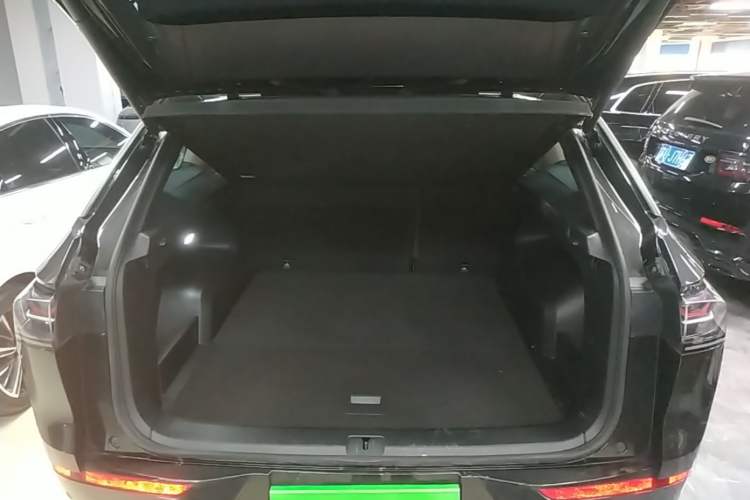 Used Volkswagen Tavendor 2024 380TSI All-Wheel Drive R-Line Cruise Edition Trunk