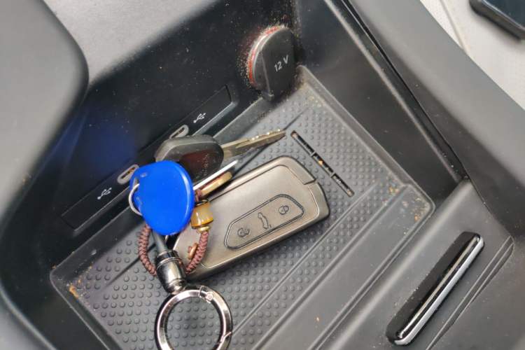 Used Volkswagen Tavendor 2024 380TSI All-Wheel-Drive R-Line Cruise Premium Edition Vehicle Key