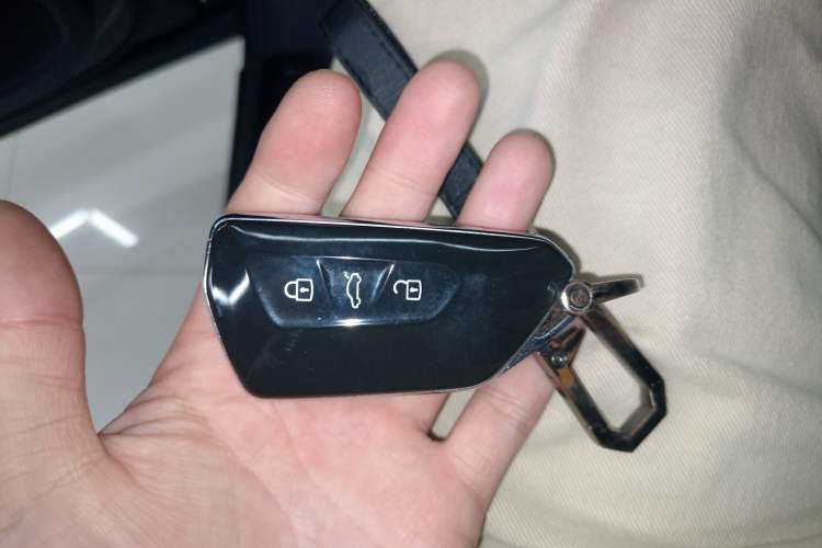 Used Volkswagen Tavendor 2024 380TSI All-Wheel Drive R-Line Cruise Edition Vehicle Key