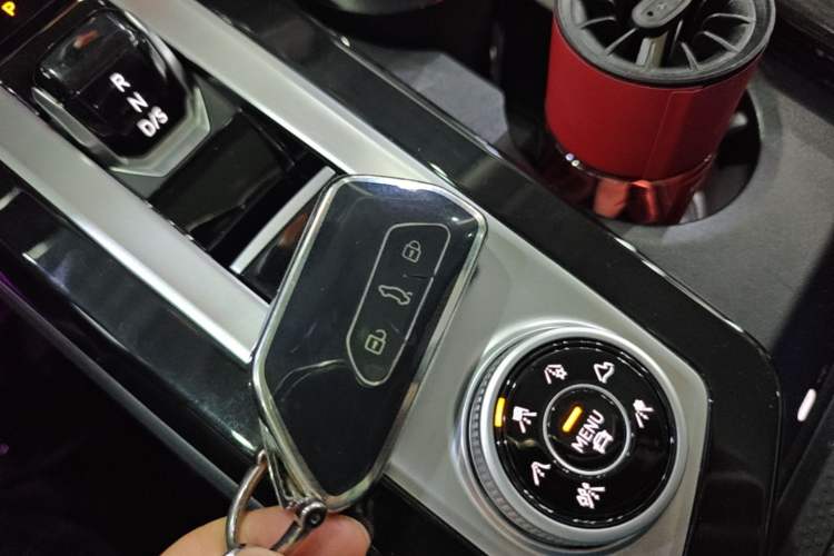 Used Volkswagen Tavendor 2024 380TSI All-Wheel-Drive R-Line Cruise Premium Edition Vehicle Key