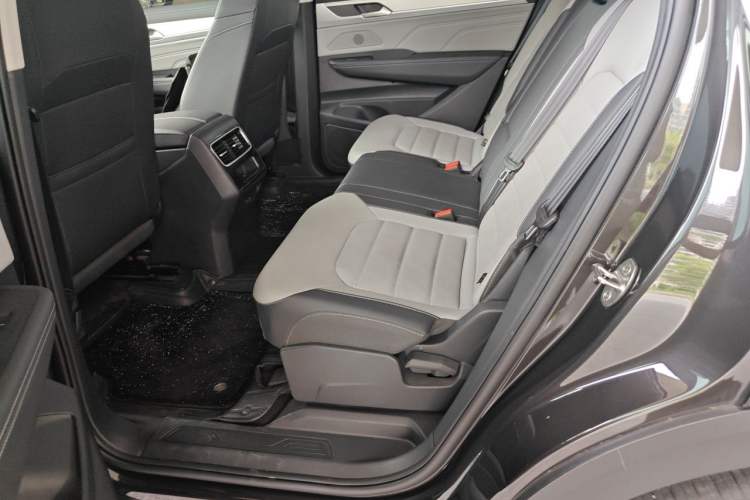 Used Volkswagen Tavendor 2024 330TSI Luxury Touring - All-Inclusive Edition Left Rear Seat