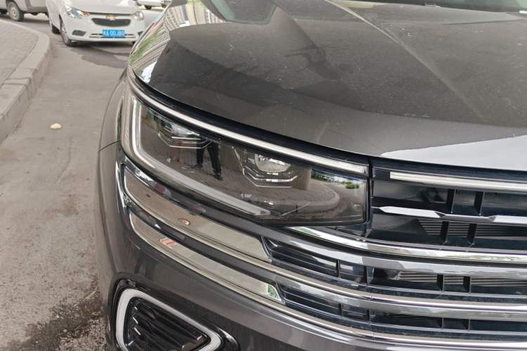 Used Volkswagen Tavendor 2024 330TSI Luxury Touring - All-Inclusive Edition Right Front Headlight