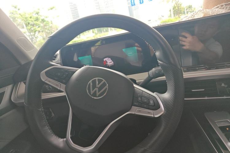 Used Volkswagen Tavendor 2024 330TSI Luxury Touring - All-Inclusive Edition Steering Wheel