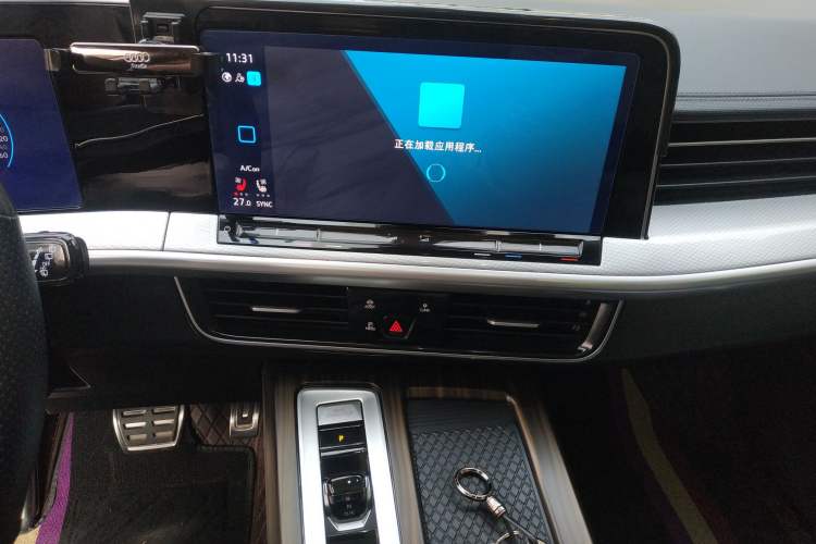 Used Volkswagen Tavendor 2024 380TSI All-Wheel Drive R-Line Cruise Edition Audio And AC Panel