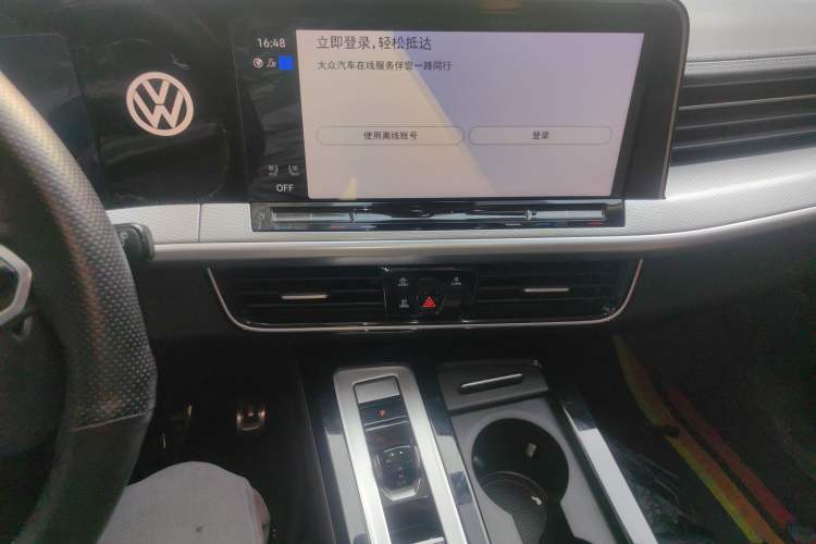 Used Volkswagen Tavendor 2024 380TSI All-Wheel Drive R-Line Cruise Edition Audio And AC Panel