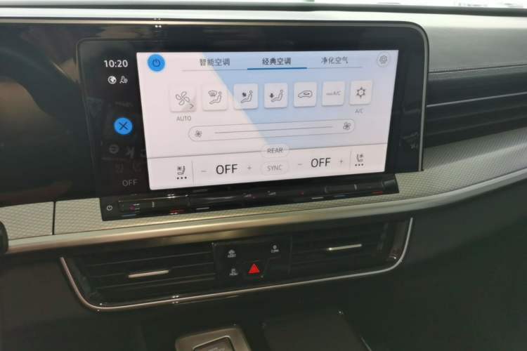 Used Volkswagen Tavendor 2024 380TSI All-Wheel Drive R-Line Cruise Edition Audio And AC Panel