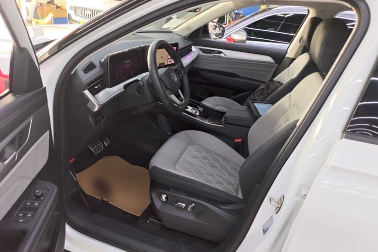 Used Volkswagen Tavendor 2024 380TSI All-Wheel Drive R-Line Cruise Edition Driver Seat