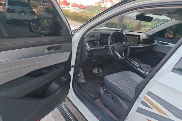 Used Volkswagen Tavendor 2024 380TSI All-Wheel Drive R-Line Cruise Edition Driver Seat