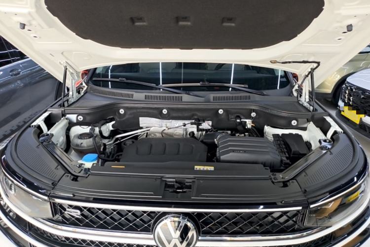 Used Volkswagen Tavendor 2024 380TSI All-Wheel Drive R-Line Cruise Edition Engine Bay