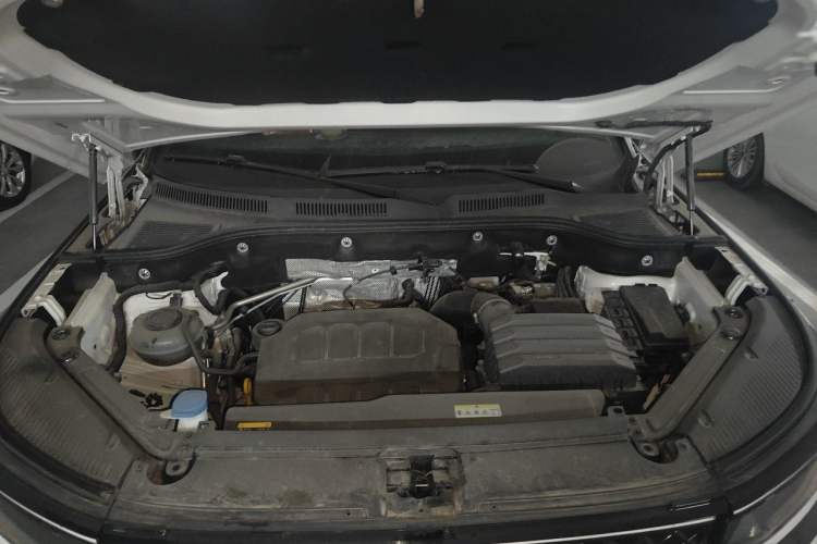 Used Volkswagen Tavendor 2024 380TSI All-Wheel Drive R-Line Cruise Edition Engine Bay