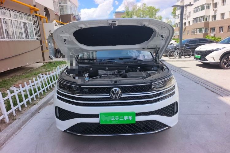 Used Volkswagen Tavendor 2024 380TSI All-Wheel-Drive R-Line Cruise Premium Edition Engine Bay