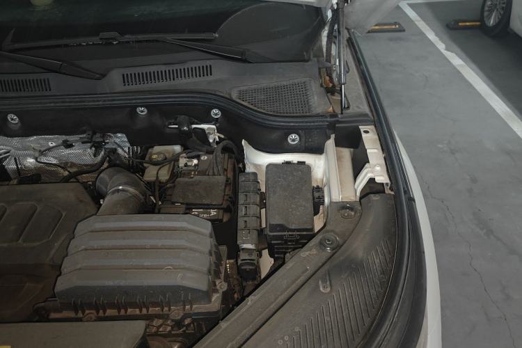 Used Volkswagen Tavendor 2024 380TSI All-Wheel Drive R-Line Cruise Edition Engine Bay Left