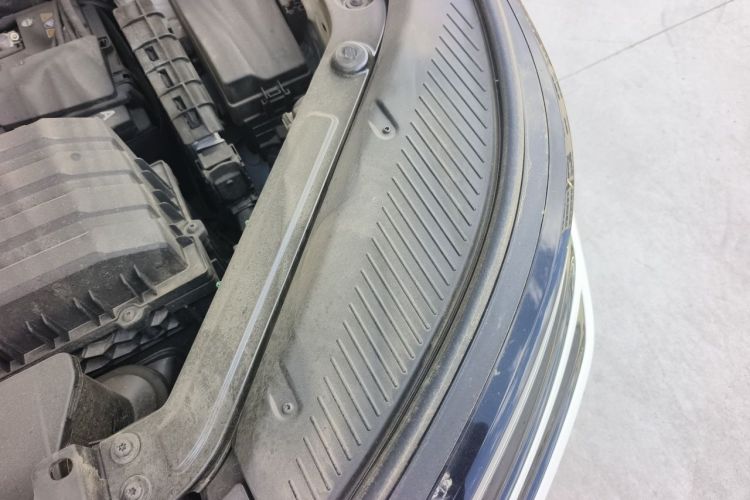 Used Volkswagen Tavendor 2024 380TSI All-Wheel-Drive R-Line Cruise Premium Edition Engine Bay Left