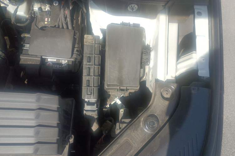 Used Volkswagen Tavendor 2024 380TSI All-Wheel-Drive R-Line Cruise Premium Edition Engine Bay Left
