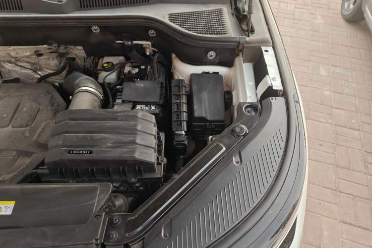 Used Volkswagen Tavendor 2024 380TSI All-Wheel-Drive R-Line Ambition Edition Engine Bay Left