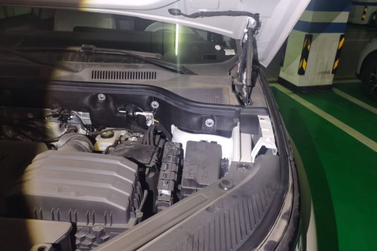 Used Volkswagen Tavendor 2024 380TSI All-Wheel Drive R-Line Cruise Edition Engine Bay Left