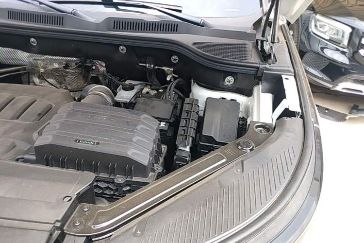 Used Volkswagen Tavendor 2024 Facelifted 380TSI All-Wheel Drive R-Line Cruise Premium Edition Engine Bay Left