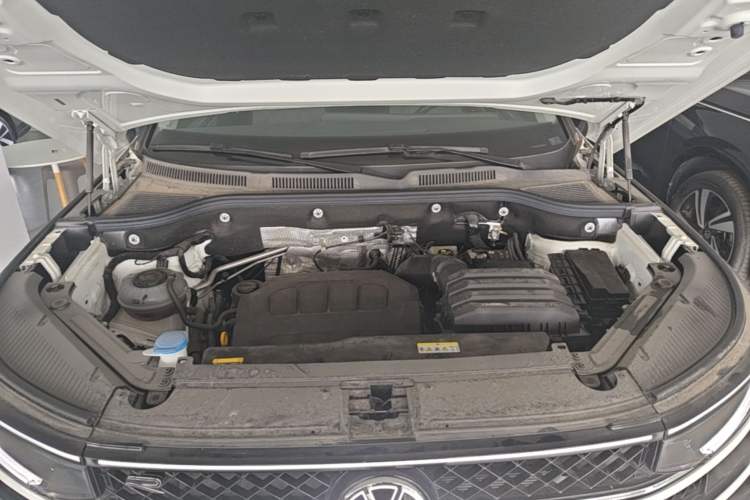 Used Volkswagen Tavendor 2024 380TSI All-Wheel-Drive R-Line Cruise Premium Edition Engine Bay
